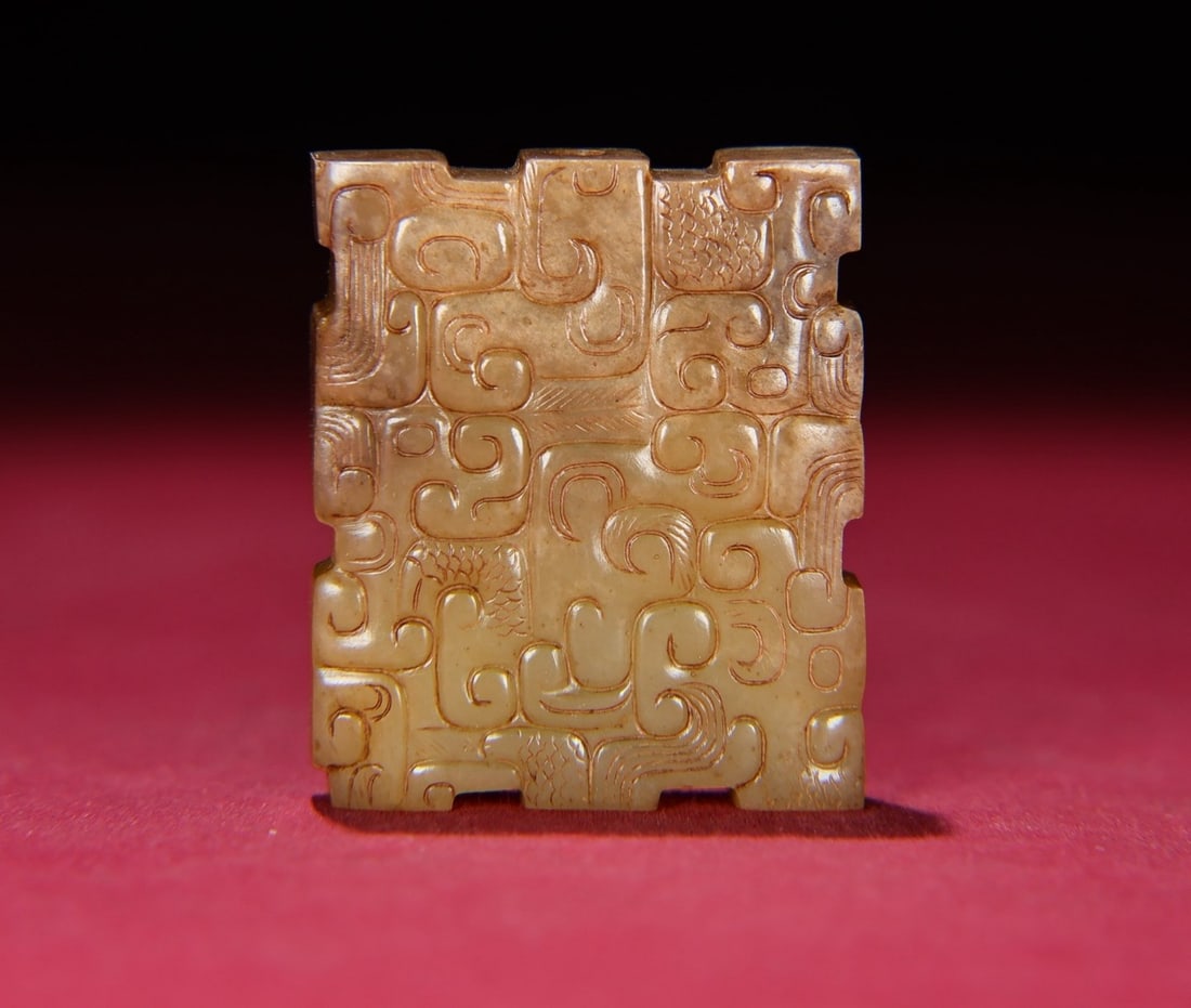A Exquisite Hetian Jade Jade Pendant: A Exquisite Hetian Jade Jade Pendant,Han Dynasty, China,Size:1.8inx1.5inx0.4in,Weight:43g 和田玉玉佩,中国汉代
