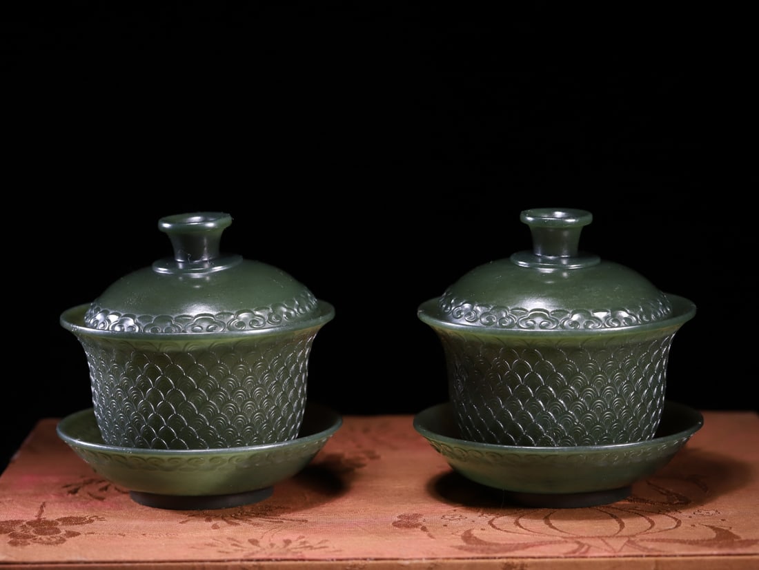 A Pair of Exquisite Hotan Jasper Bowls: A Pair of Exquisite Hotan Jasper Bowls,Qing Dynasty, China,Size:3.9inx3.8in,Weight:428g 一对和田玉碧玉碗,中国清代