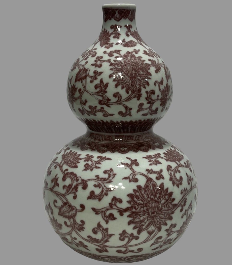 A Exquisite Underglaze-Red Lotus Pattern Vase - 4
