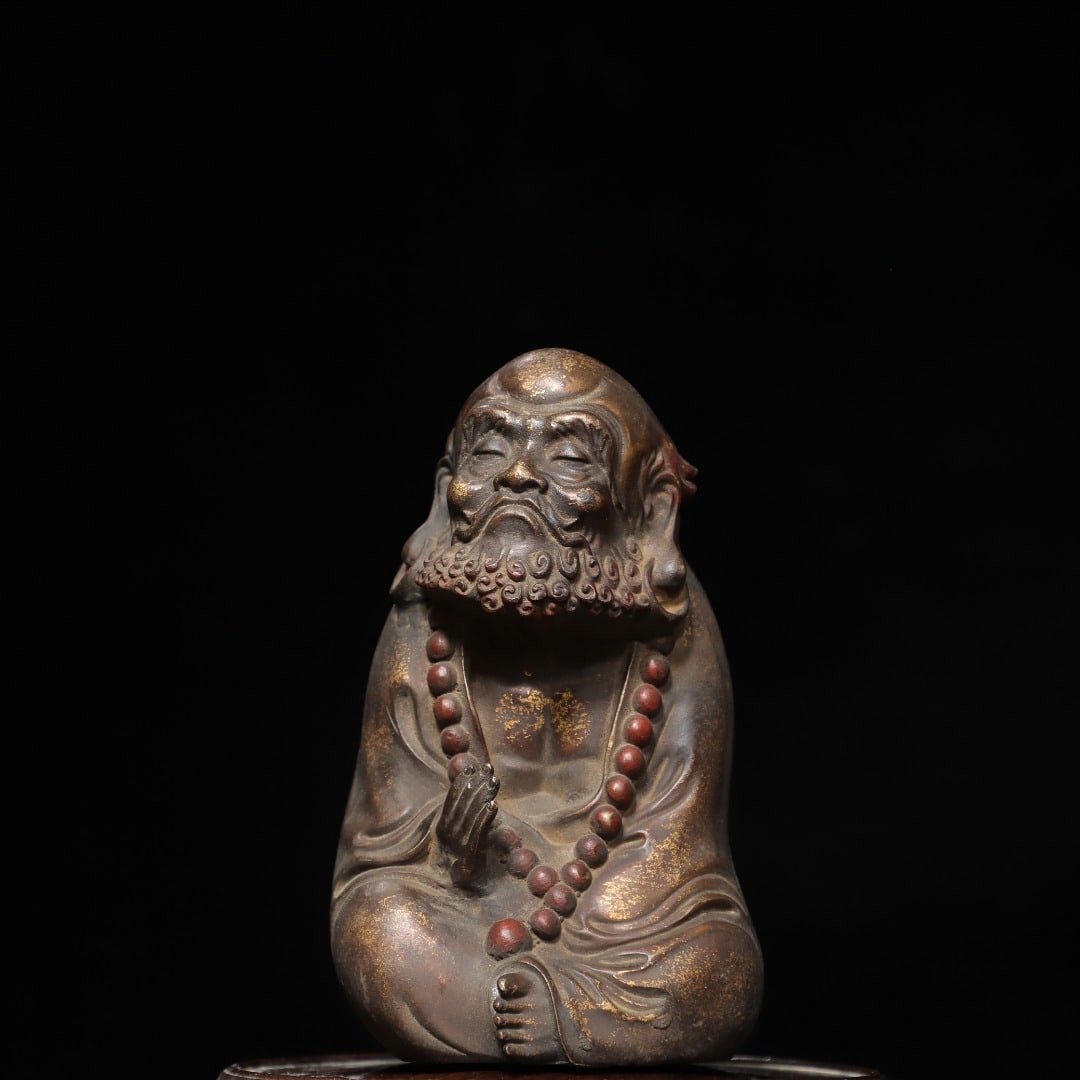 A Exquisite Gold-Foiled Bronze Buddha Statue Ornament: A Exquisite Gold-Foiled Bronze Buddha Statue Ornament,Qing Dynasty, China,Qianlong Four-character Mark,Size:6.7inx3.9inx2.8in,Weight:1900g 铜拓金佛像摆件,