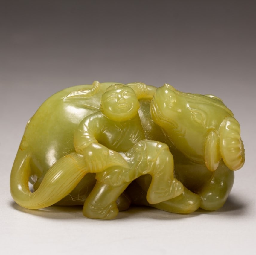 A Exquisite Hotan Jade Buffalo Ornament: A Exquisite Hotan Jade Buffalo Ornament,Qing Dynasty, China,Size:2.8inx1.8in,Height:1.5in,Weight:160g 和田玉牛摆件,中国清代