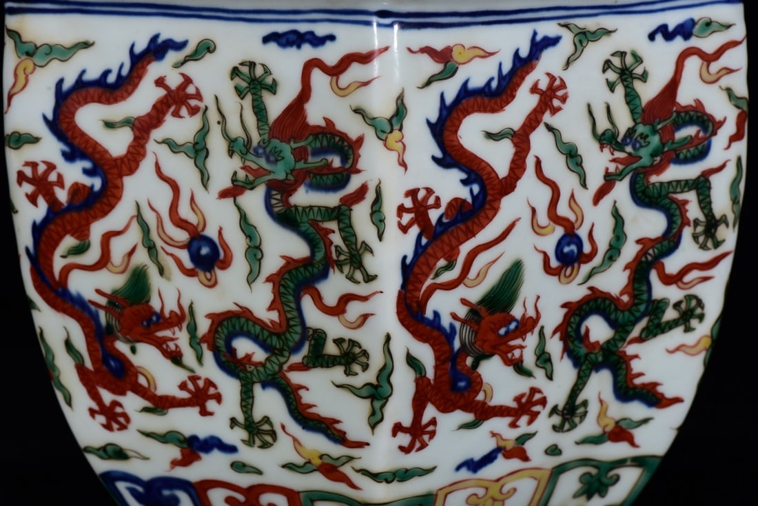 A Exquisite Wucai Dragon pattern Vat - 7