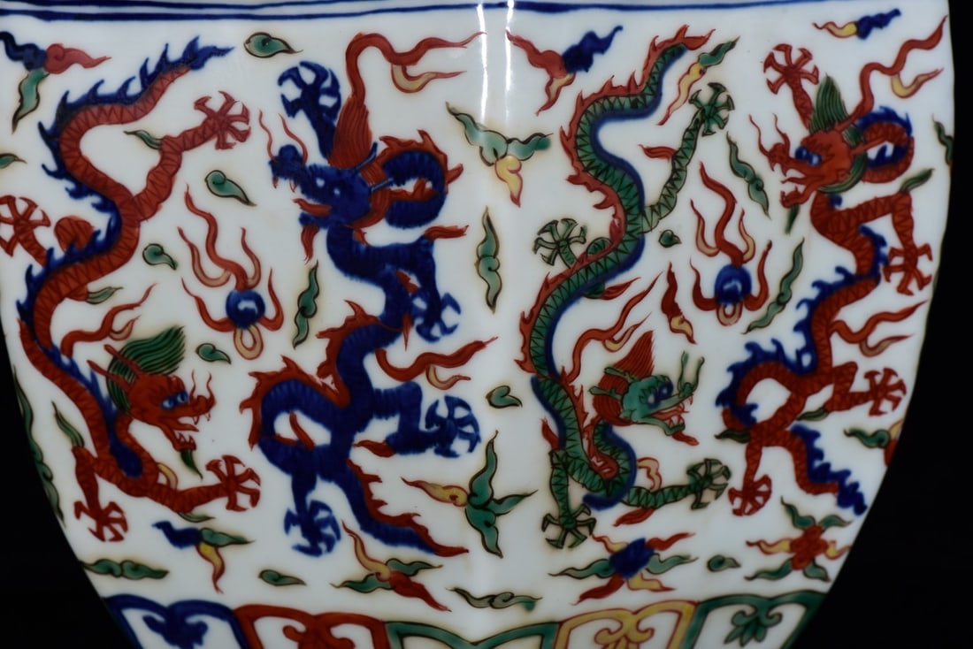 A Exquisite Wucai Dragon pattern Vat - 8