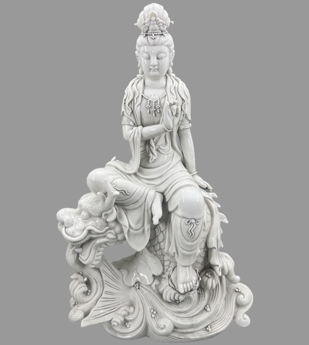 A Exquisite Blance-De-Chine Statue of Avalokitesvara Ornament (1 of 4)