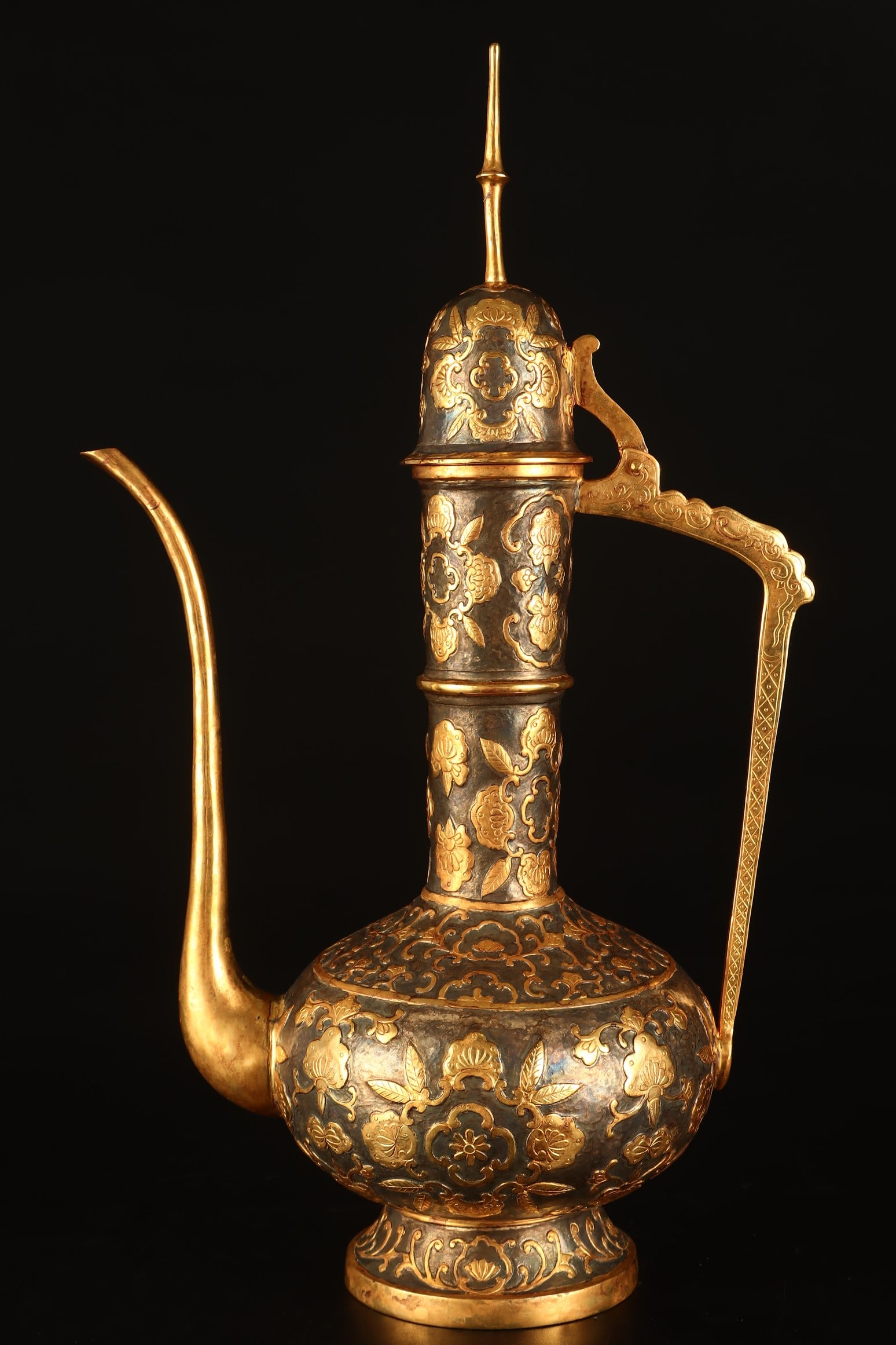 A Exquisite Gilt Bronze Flower Pattern Ewer - 3
