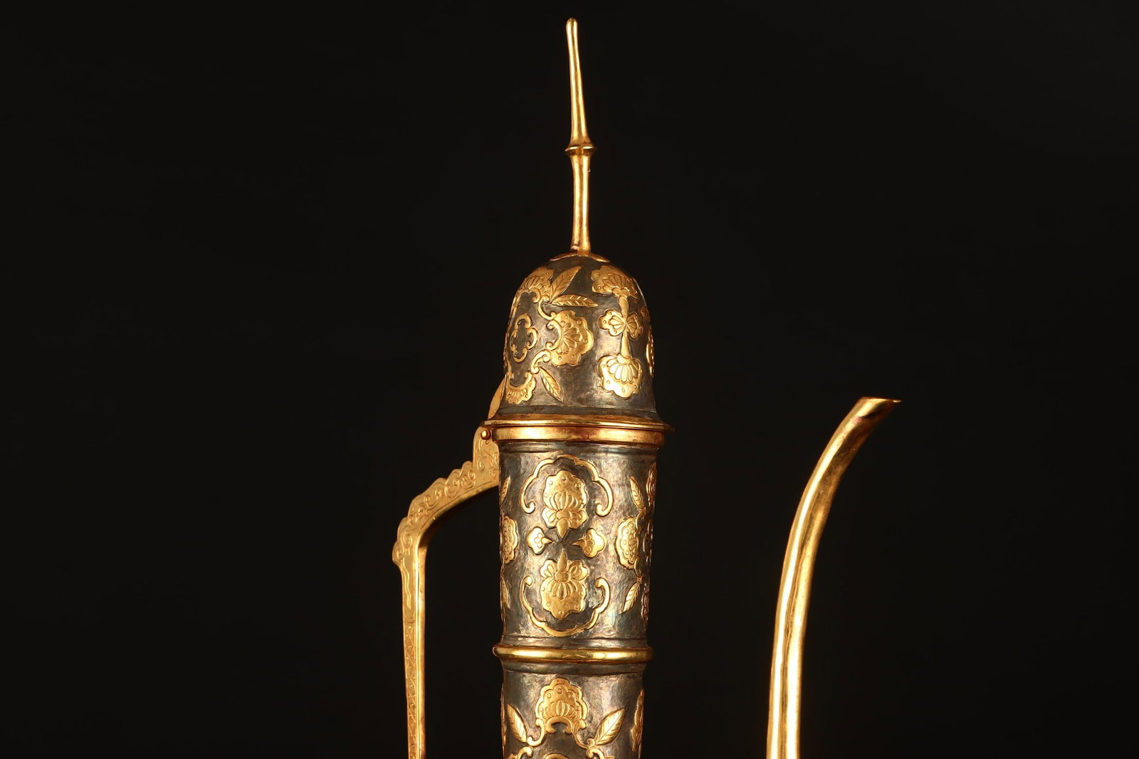 A Exquisite Gilt Bronze Flower Pattern Ewer - 4