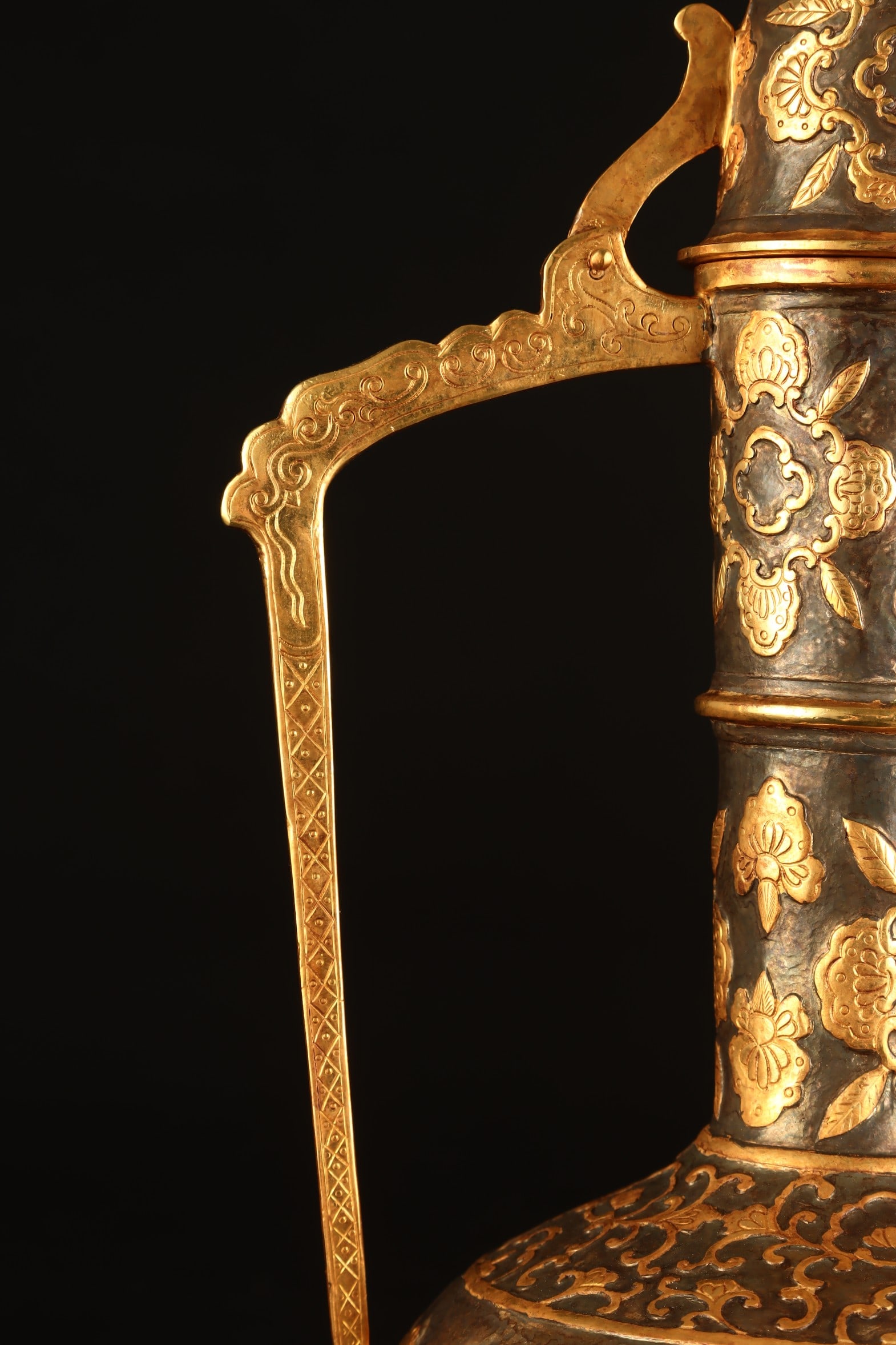 A Exquisite Gilt Bronze Flower Pattern Ewer - 6