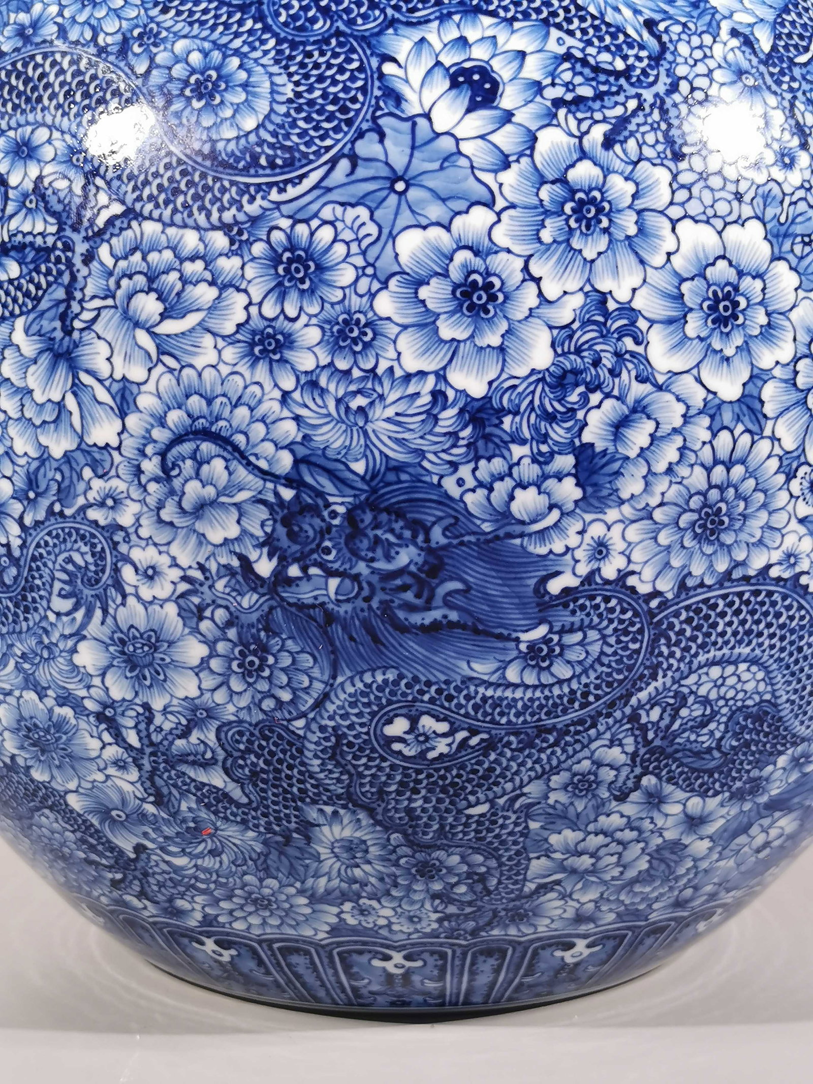 A Exquisite Blue and White Dragon Pattern Vase - 7