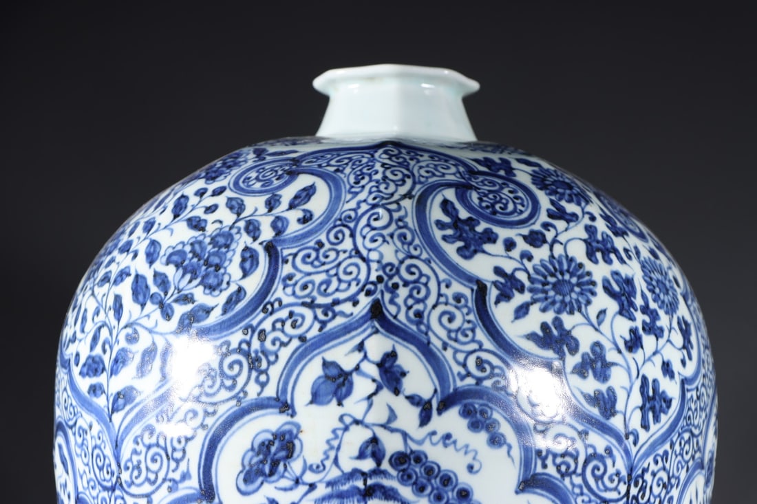 A Exquisite Blue and White Phoenix Pattern Vase - 2