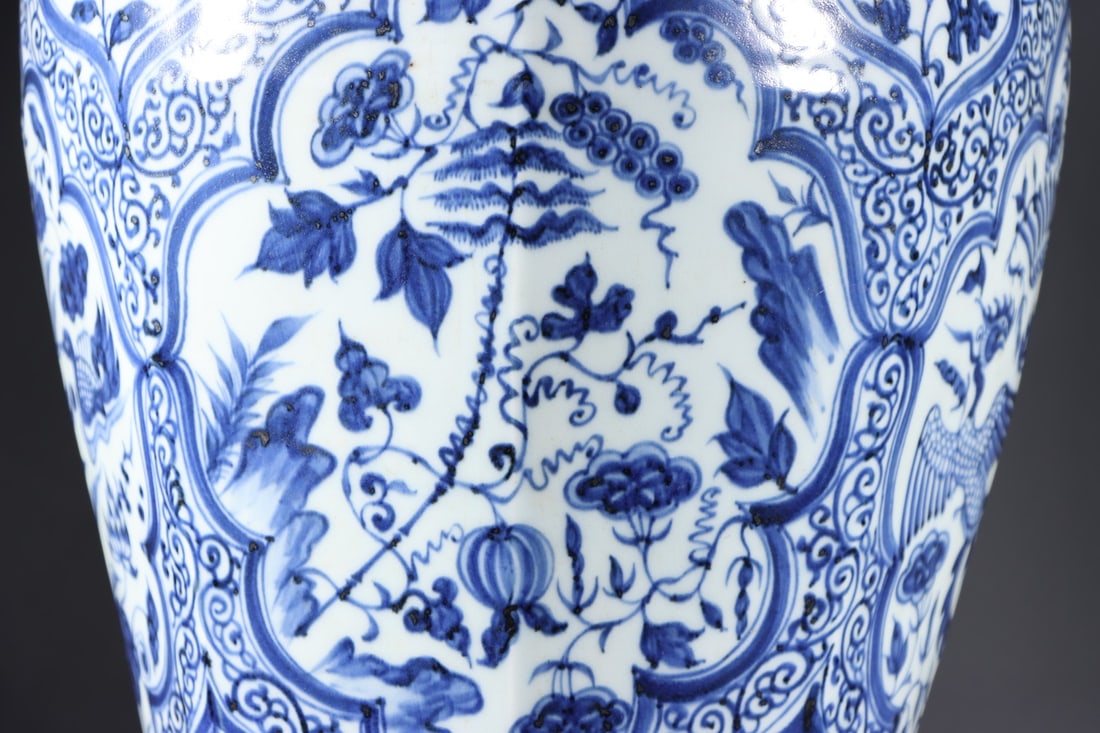 A Exquisite Blue and White Phoenix Pattern Vase - 3