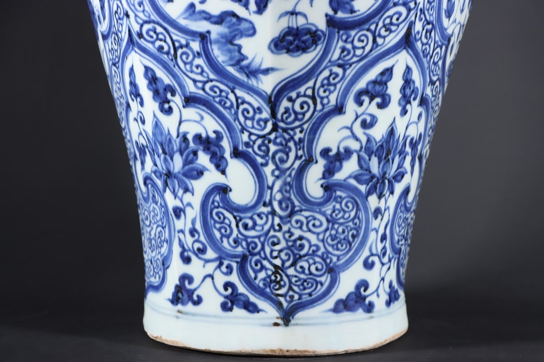 A Exquisite Blue and White Phoenix Pattern Vase - 4