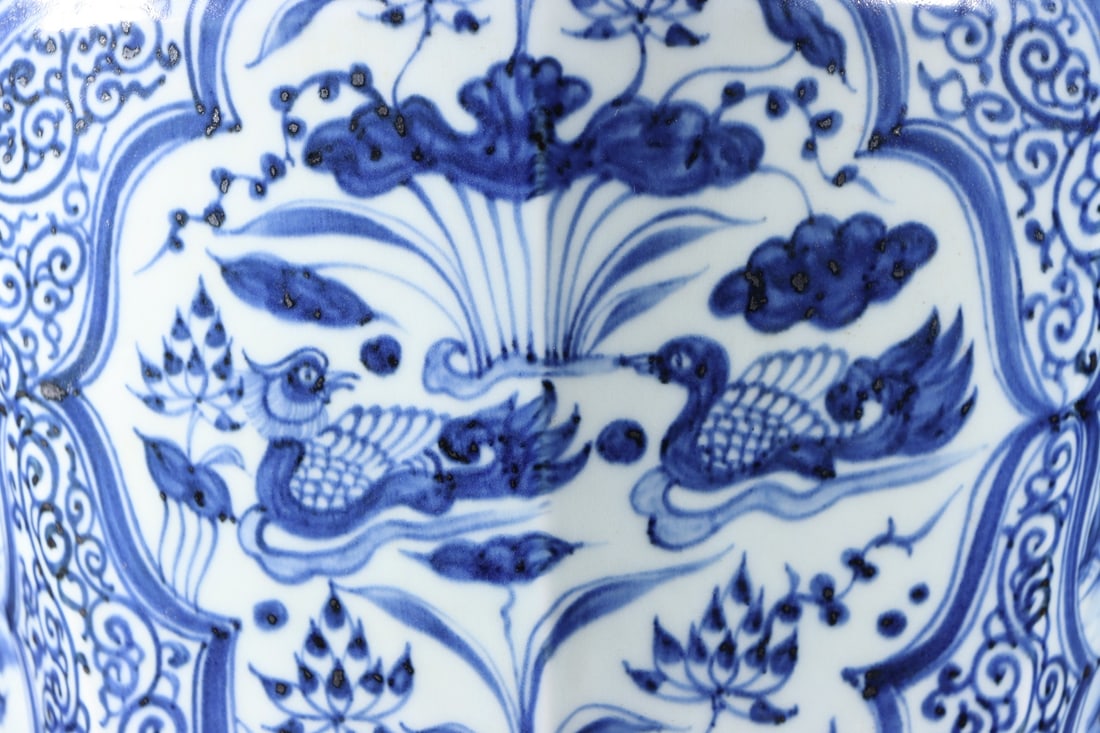 A Exquisite Blue and White Phoenix Pattern Vase - 5