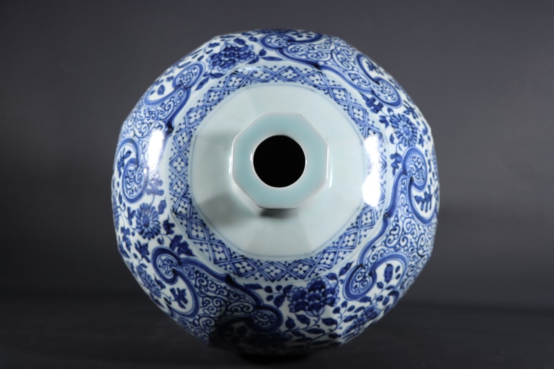 A Exquisite Blue and White Phoenix Pattern Vase - 9