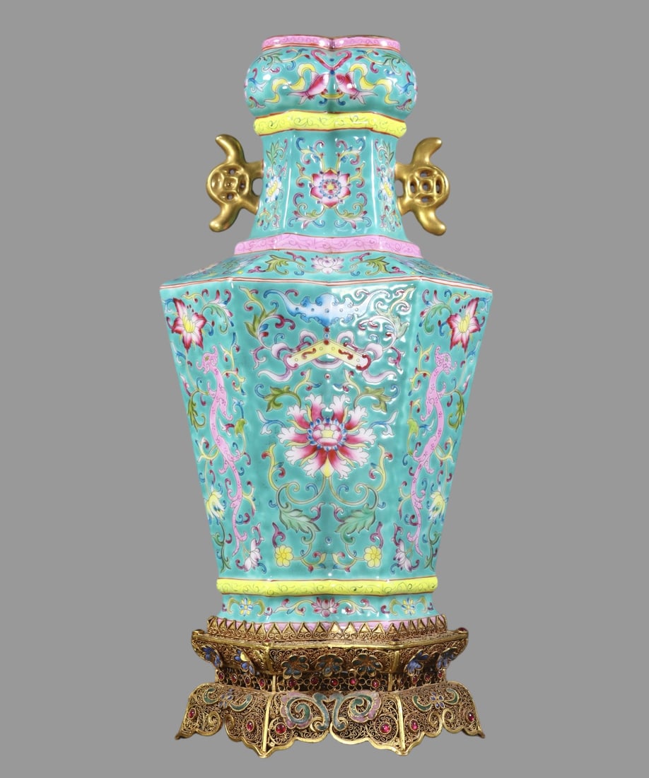 A Exquisite Filigree Gilt Inlaid Enamel Flower Pattern Vase: A Exquisite Filigree Gilt Inlaid Enamel Flower Pattern Vase,Qing Dynasty, China,Yongzheng Four-character Mark,Size:13inx5.9inx3.7in,Weight:1407g