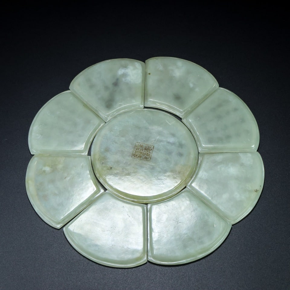 A Exquisite Hotan Jade Plate: A Exquisite Hotan Jade Plate,Qing Dynasty, China,Qianlong Four-character Mark,Size:7.9inx7.9inx0.2in,Weight:249g