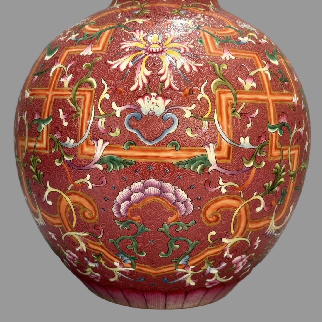 A Exquisite Ruby Red-Ground Lotus Pattern Gourd Vase - 6