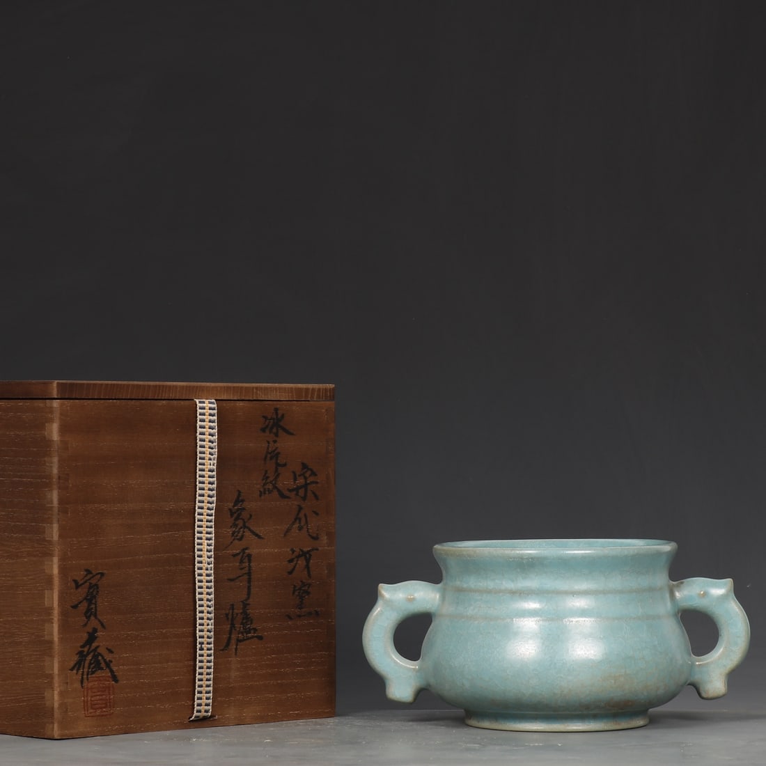 A Exquisite Ru yao ice Crackle Pattern Elephant Ears Censer: A Exquisite Ru yao ice Crackle Pattern Elephant Ears Censer,Song Dynasty, China,Size:3.8inx5.1inx8.1in 汝窑冰片纹象耳炉,中国宋代