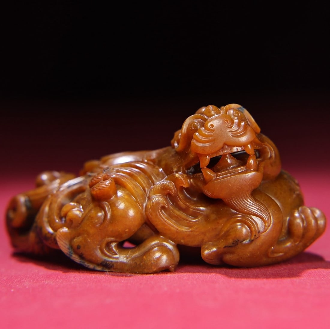 A Exquisite Hetian Jade Auspicious Beast Ornament: A Exquisite Hetian Jade Auspicious Beast Ornament,Han Dynasty, China,Size:3.3inx1.6inx1.5in,Weight:149g 和田玉瑞兽摆件,中国汉代