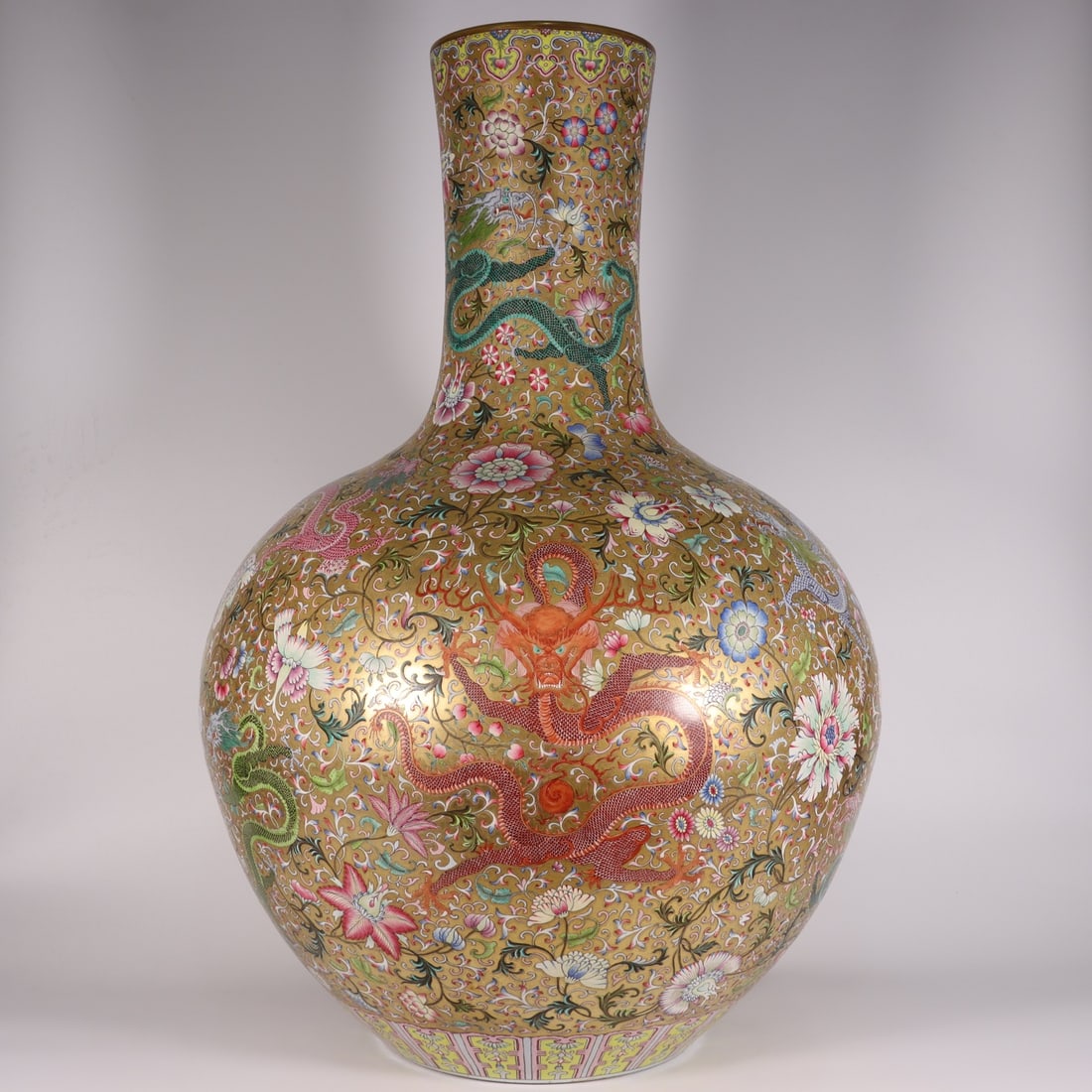 A Exquisite Gold Ground Famille-Rose Dragon Pattern Vase: A Exquisite Gold Ground Famille-Rose Dragon Pattern Vase,Qing Dynasty, China,Qianlong Six-character Mark,Size:31.1inx6.9inx20.9inx10in