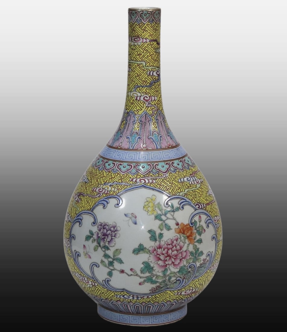 A Exquisite Yellow Ground Flower Pattern Vase: A Exquisite Yellow Ground Flower Pattern Vase,Qing Dynasty, China,Yongzheng Six-character Mark,Size:14in