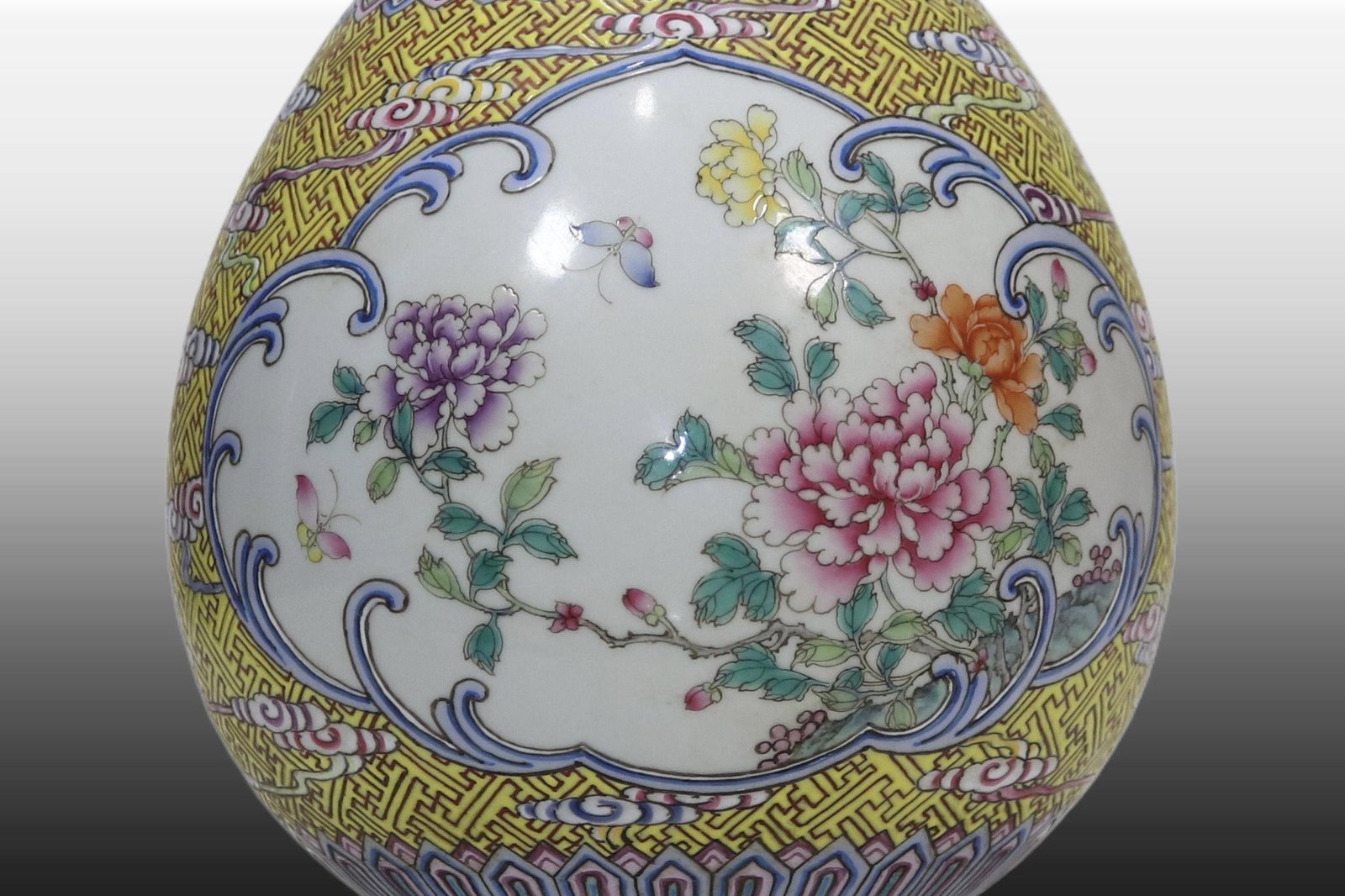 A Exquisite Yellow Ground Flower Pattern Vase - 7