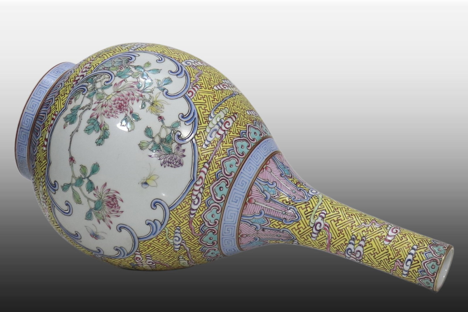 A Exquisite Yellow Ground Flower Pattern Vase - 9