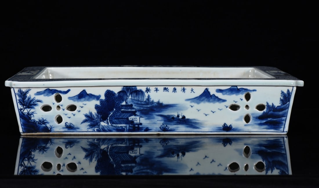 A Exquisite Blue and White Landscape pattern Basin: A Exquisite Blue and White Landscape pattern Basin,Qing Dynasty, China,Size:15.7inx11inx2.8in 青花山水纹盆,中国清代