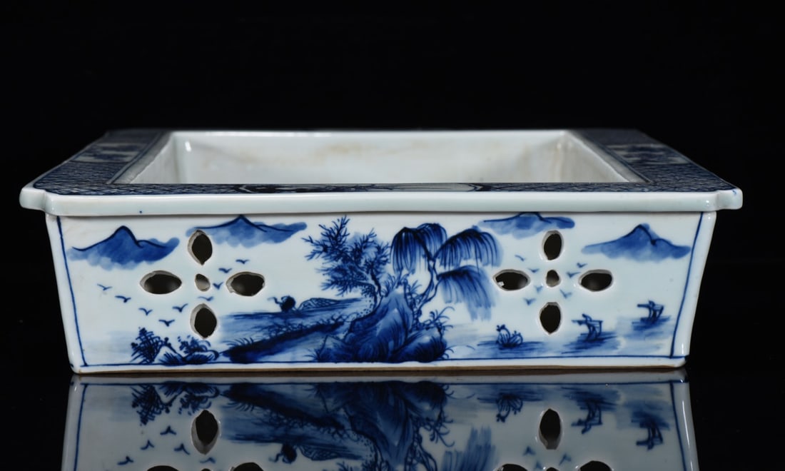 A Exquisite Blue and White Landscape pattern Basin - 3