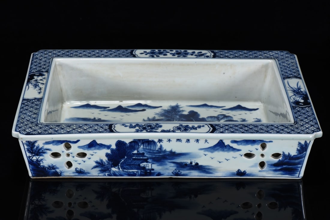 A Exquisite Blue and White Landscape pattern Basin - 4