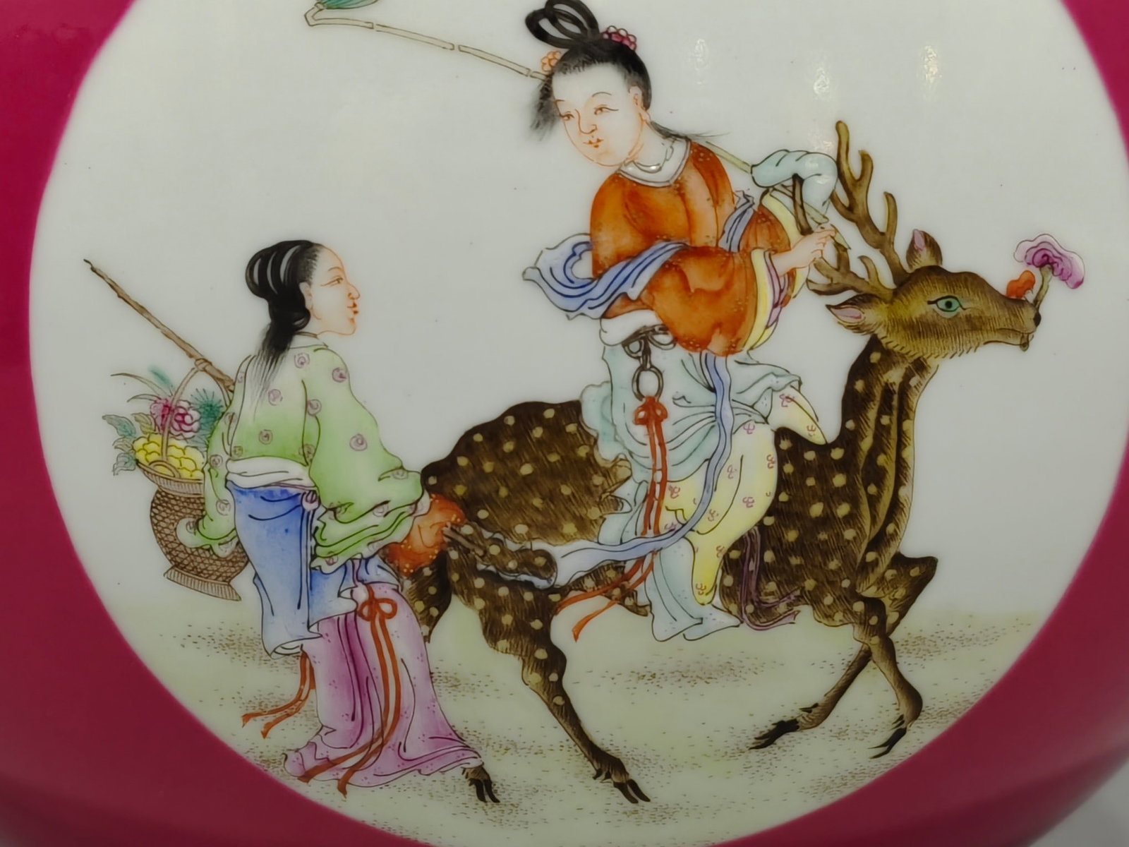 A Exquisite Ruby Red-Glazed Famille-Rose Figures Pattern Vat - 5