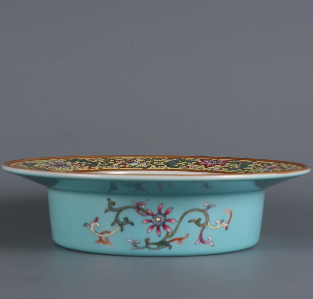 A Exquisite Famille-Rose Lotus Pattern Basin: A Exquisite Famille-Rose Lotus Pattern Basin,Qing Dynasty, China,Qianlong Six-character Mark,Size:1.8inx7.1in 粉彩缠枝莲纹盆,中国清代,