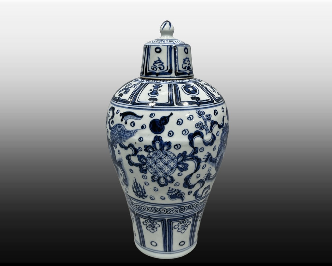 A Exquisite Blue and White Lion Pattern Vase - 2