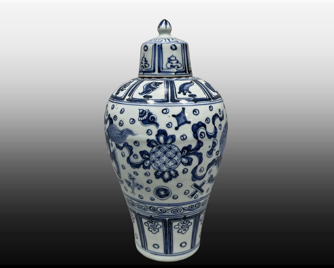 A Exquisite Blue and White Lion Pattern Vase - 4