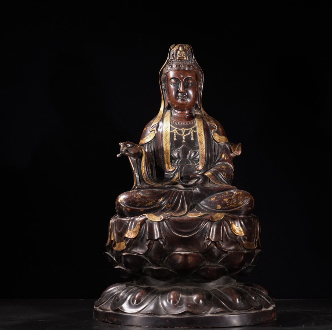 A Exquisite Red Copper Gilt Bronze Statue of Avalokitesvara Ornament: A Exquisite Red Copper Gilt Bronze Statue of Avalokitesvara Ornament,Ming Dynasty, China,Size:18.5inx9.8in,Weight:12065g
