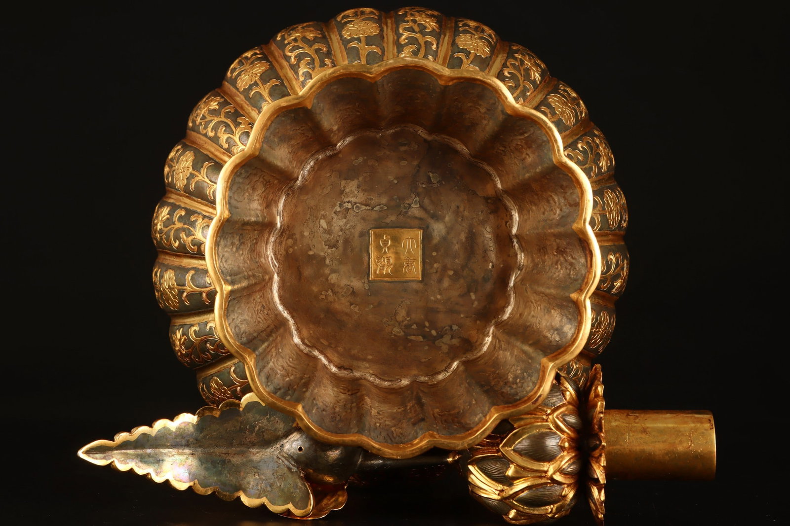 A Exquisite Gilt Bronze Flower Pattern Ewer - 9
