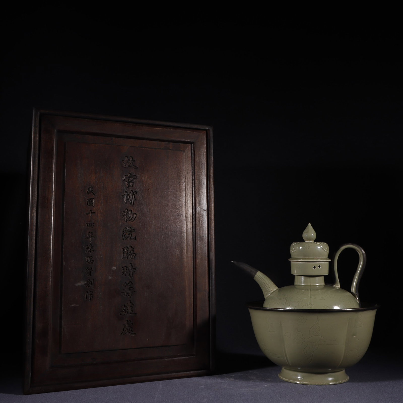 A Exquisite Yue Yao Celadon Figures Pattern Ewer: A Exquisite Yue Yao Celadon Figures Pattern Ewer,Five Dynasties,Size:9.8inx9.4in 越窑青瓷人物纹壶,五代