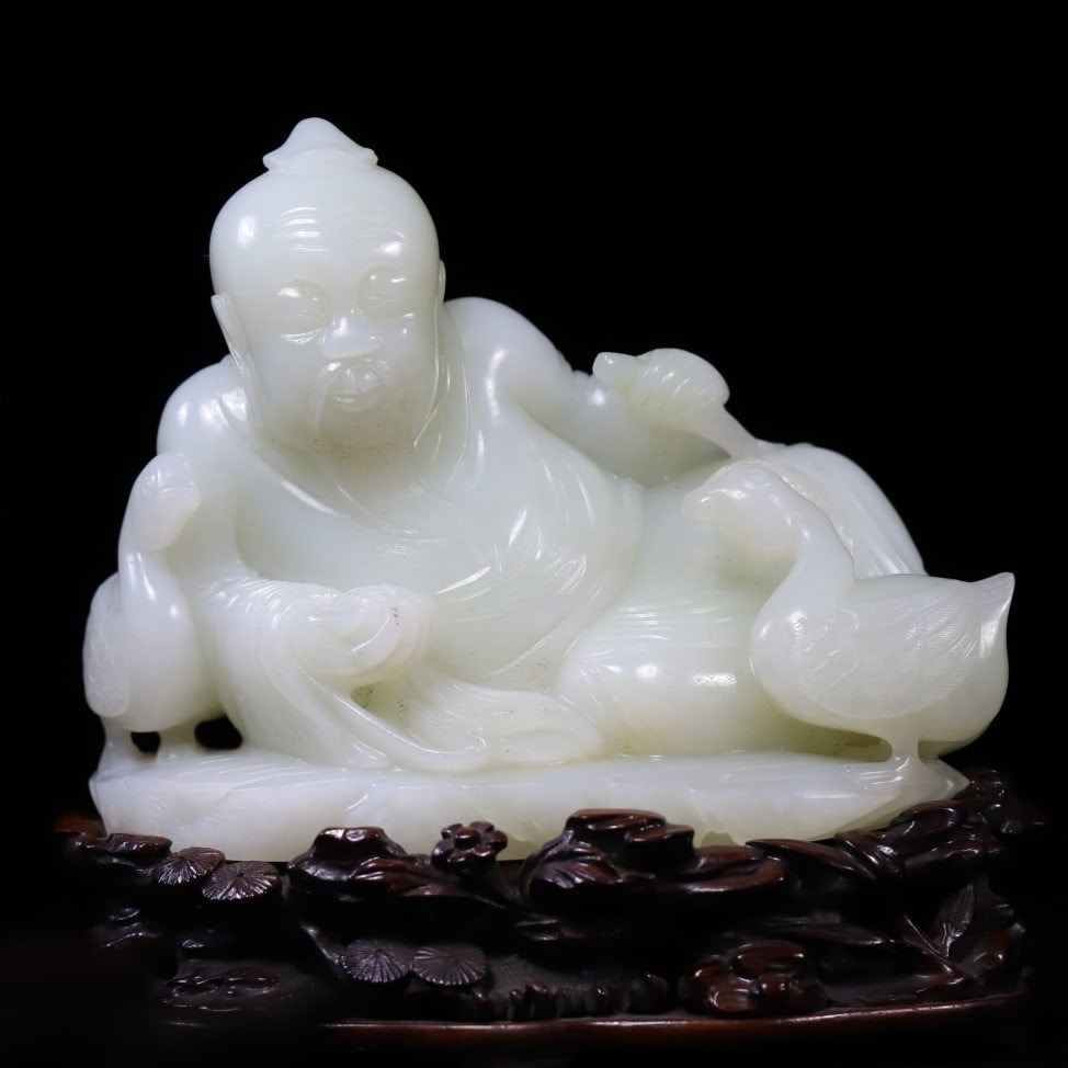 A Exquisite Hotan Jade Figures Ornament: A Exquisite Hotan Jade Figures Ornament,Qing Dynasty, China,Size:3.8inx4.8inx2.3in,Weight:717g 和田玉人物摆件,中国清代