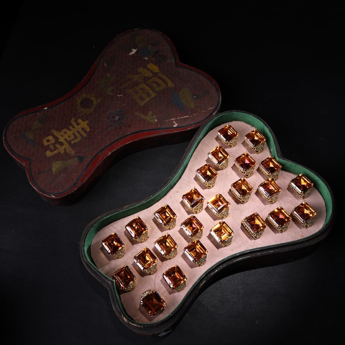 A Set of Exquisite Yellow Gems Ring: A Set of Exquisite Yellow Gems Ring,Qing Dynasty, China,Size:11inx7.5in 一套黄宝石戒指,中国清代