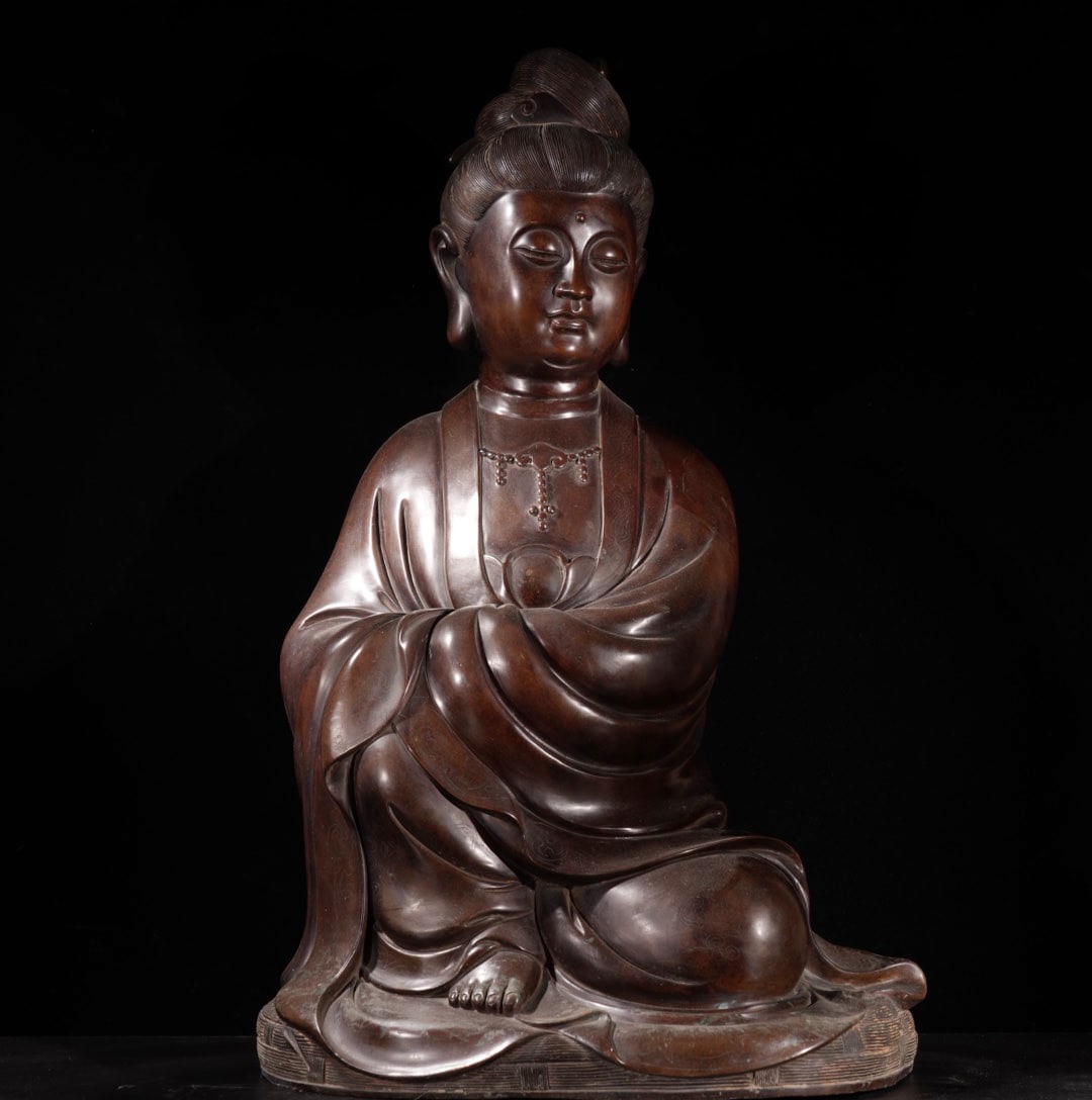 A Exquisite Red Copper Statue of Avalokitesvara Ornament: A Exquisite Red Copper Statue of Avalokitesvara Ornament,Ming Dynasty, China,Size:27.2inx15.4in,Weight:10600g 紫铜观音摆件,中国明代