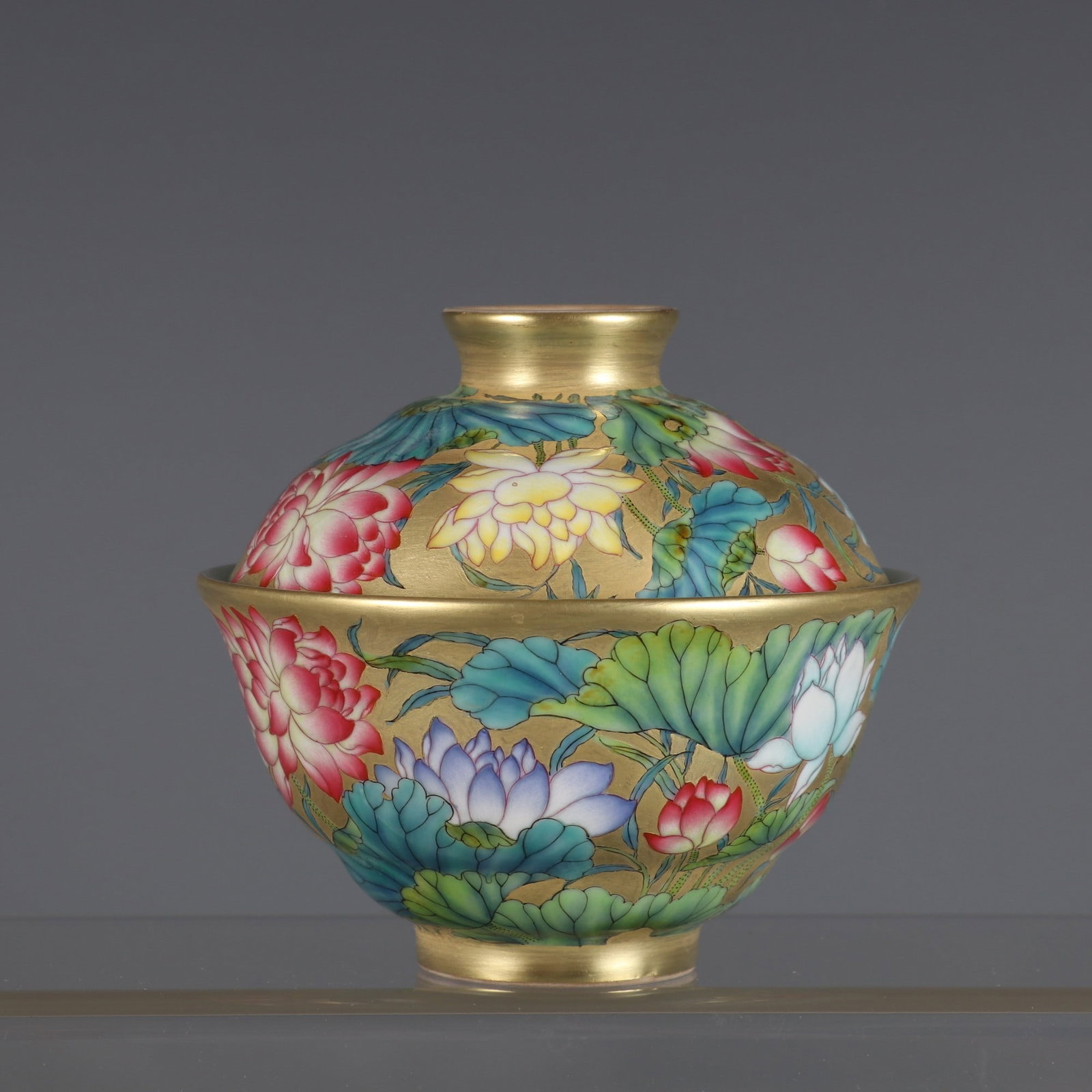 A Exquisite Gold Ground Famille-Rose Flower Pattern Bowl: A Exquisite Gold Ground Famille-Rose Flower Pattern Bowl,Qing Dynasty, China,Qianlong Six-character Mark,Size:4.2inx4.5in