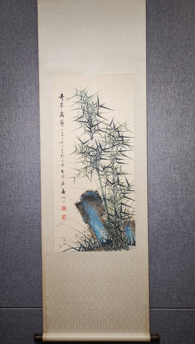 A Chinese Vertical Scroll Ink Bamboo Painting on Paper: A Chinese Vertical Scroll Ink Bamboo Painting on Paper,Modern Time of China,Qi Gong,without frame size:39inx17.7in 一幅中国水墨纸本竹子Ĭ