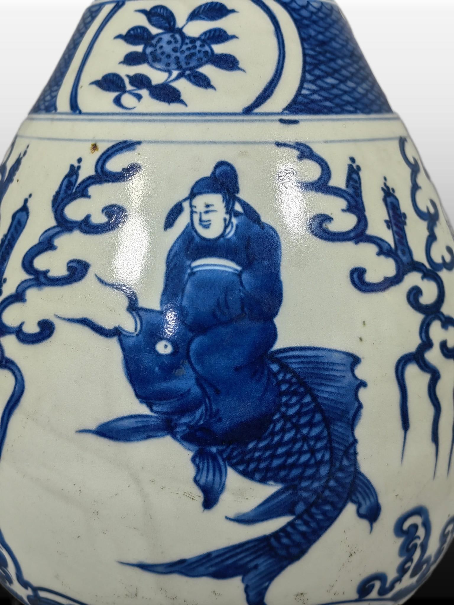 A Exquisite Blue and White Figures Pattern Vase - 6