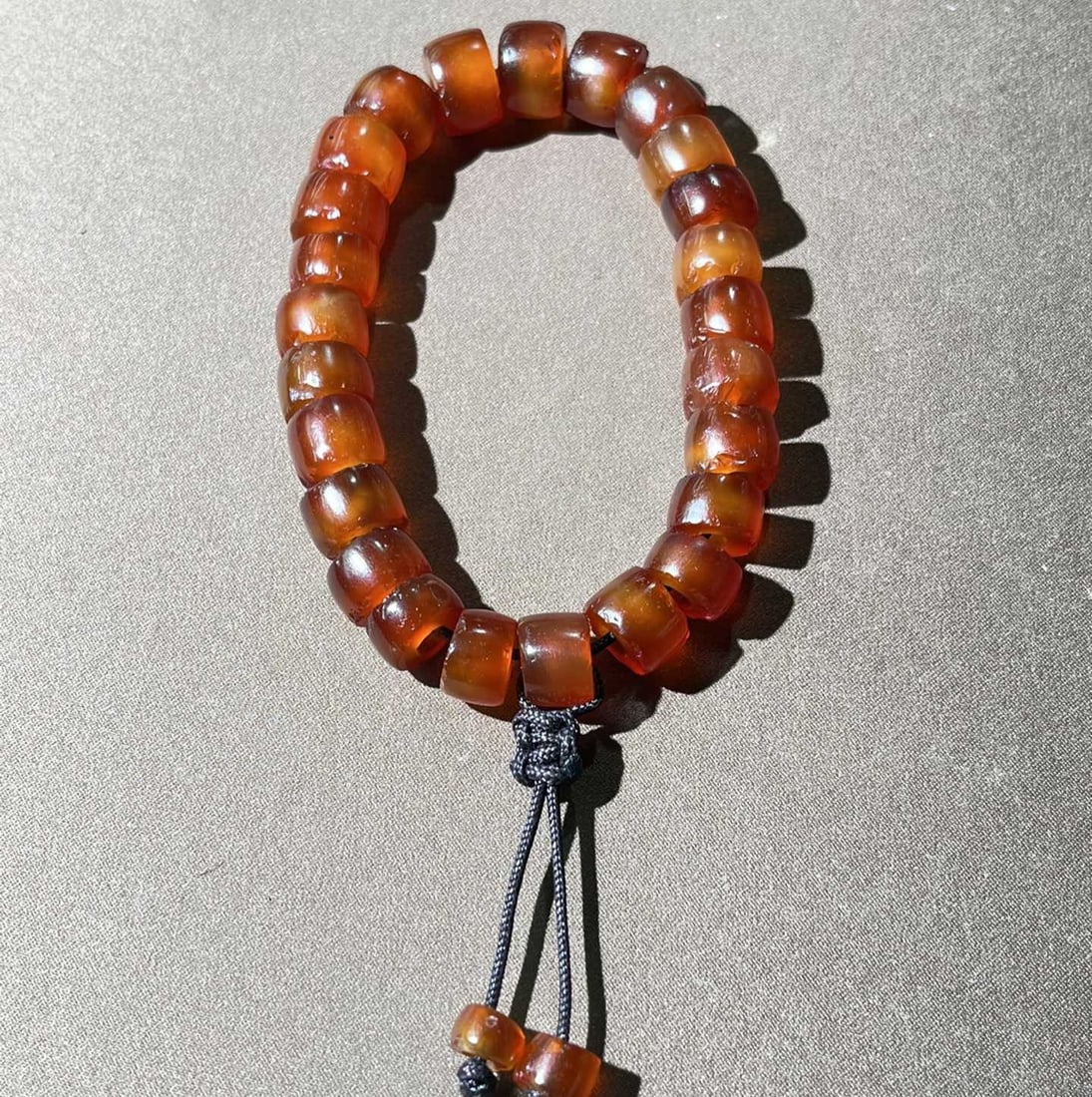 A Exquisite Agate Bracelets: A Exquisite Agate Bracelets,Qing Dynasty, China,Size:0.4inx0.4in 玛瑙手链,中国清代