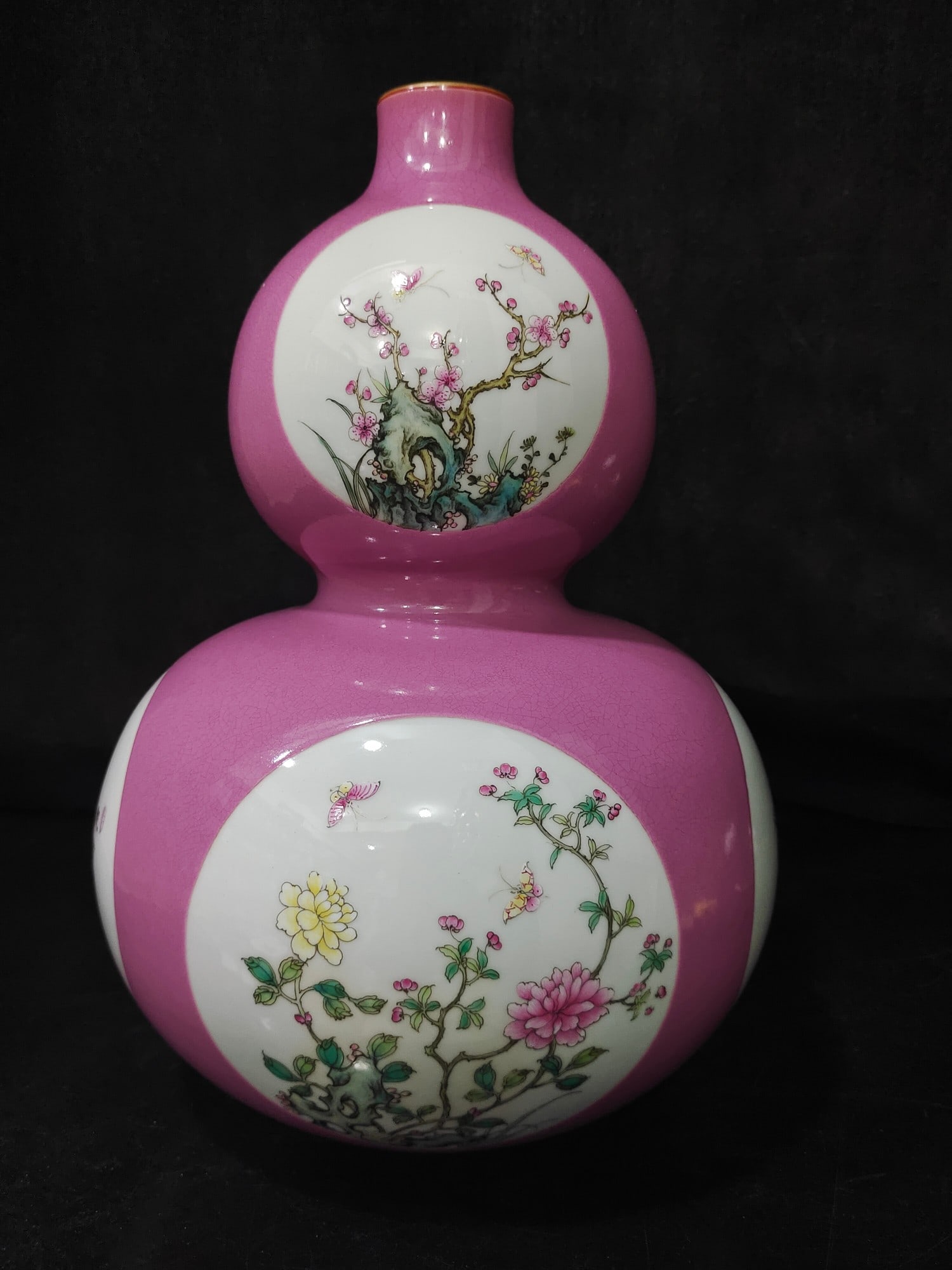 A Exquisite Ruby Red-Glazed Famille-Rose Gourd Vase: A Exquisite Ruby Red-Glazed Famille-Rose Gourd Vase,Qing Dynasty, China,Qianlong Six-character Mark,Size:12.2inx8.3inx1.6in