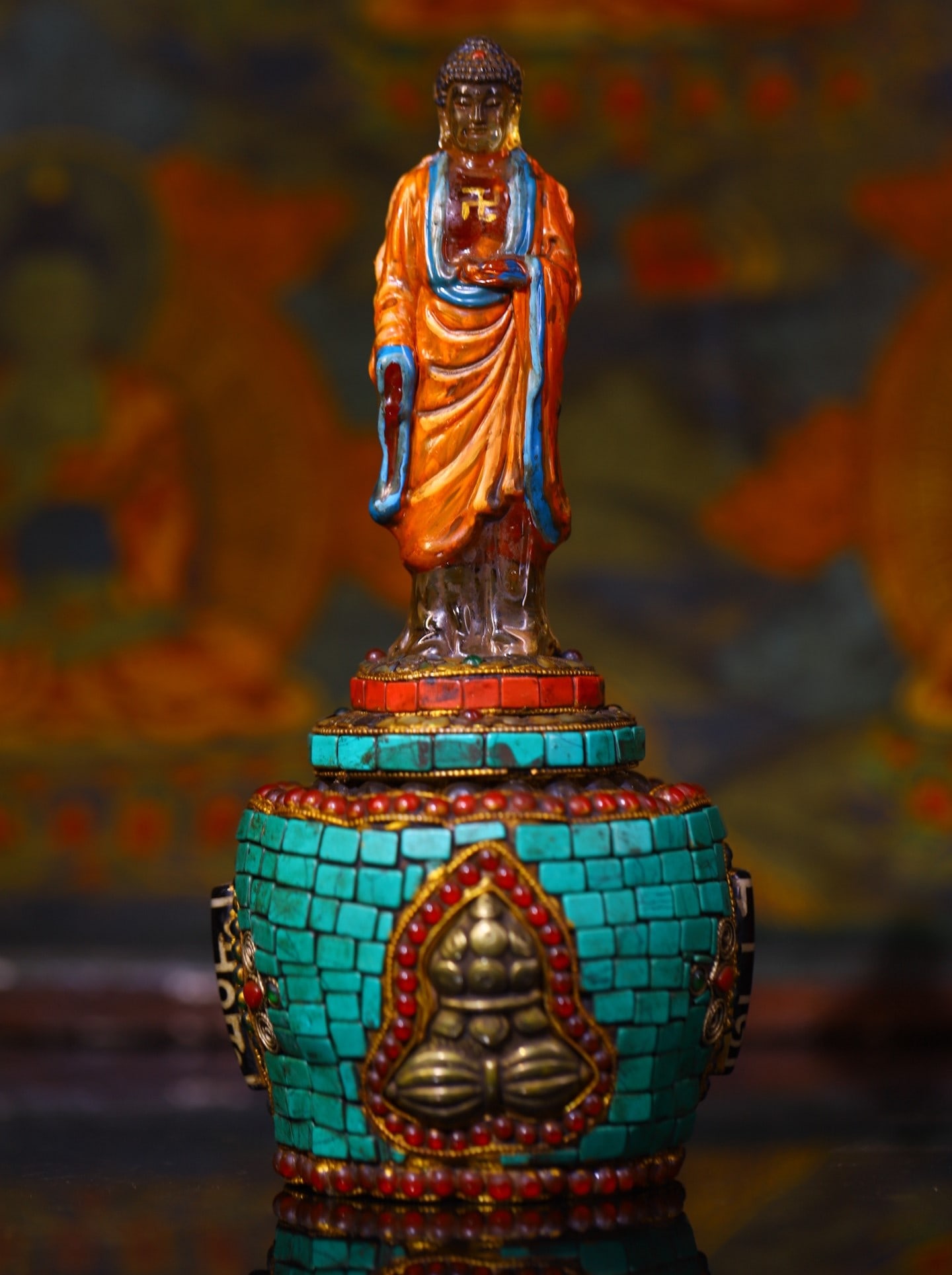 A Exquisite Crystal Carving Inlaid Dzi Bead Gems Buddha statue: A Exquisite Crystal Carving Inlaid Dzi Bead Gems Buddha statue,Qing Dynasty, China,Size:8.7inx3.9in,Weight:1080g