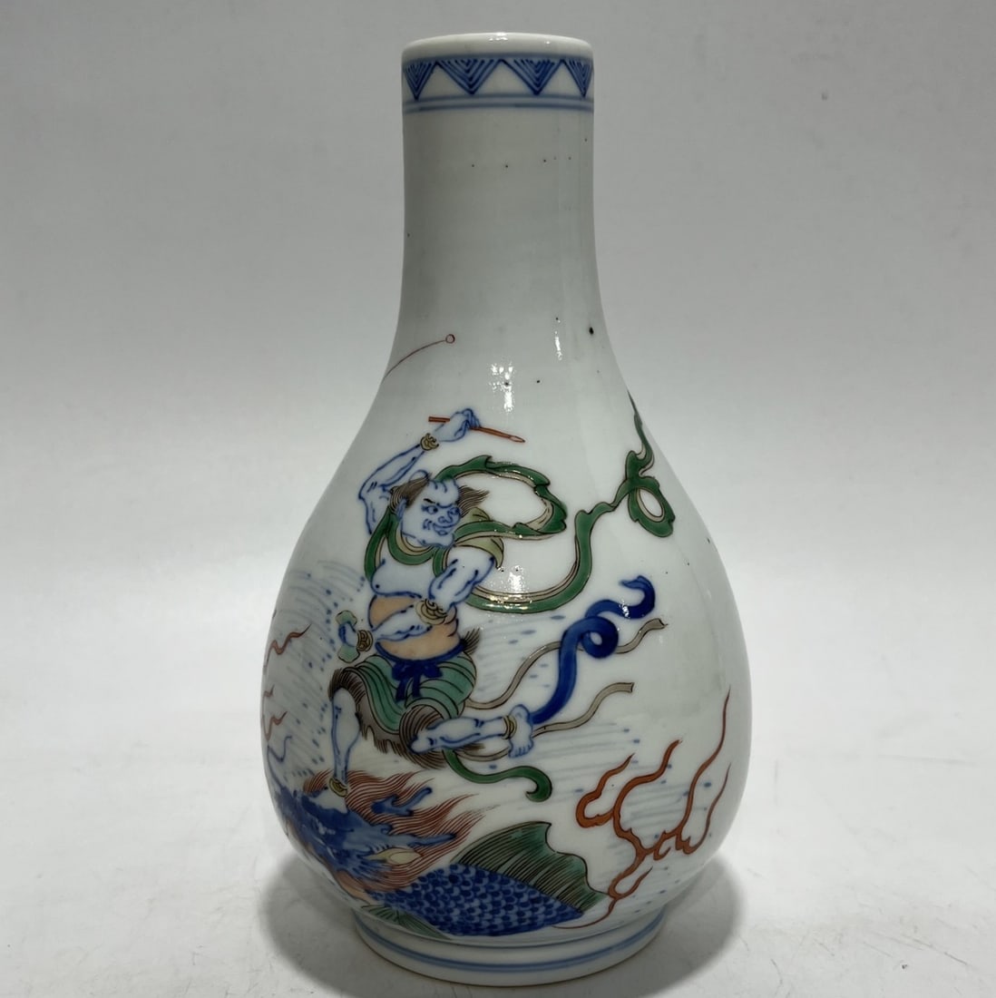 A Exquisite Wucai Figures Pattern Vase: A Exquisite Wucai Figures Pattern Vase,Qing Dynasty, China,With Mark,Size:7.5in 五彩人物纹瓶,中国清代,带款