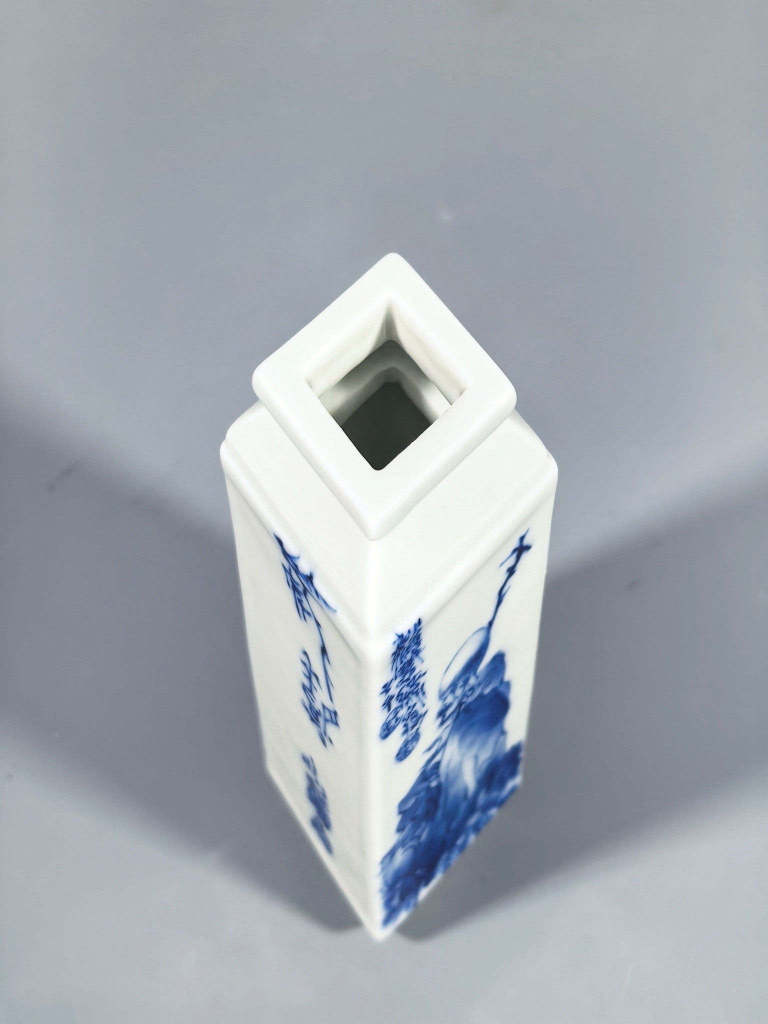 A Exquisite Blue and White Arhat Pattern Vase - 3