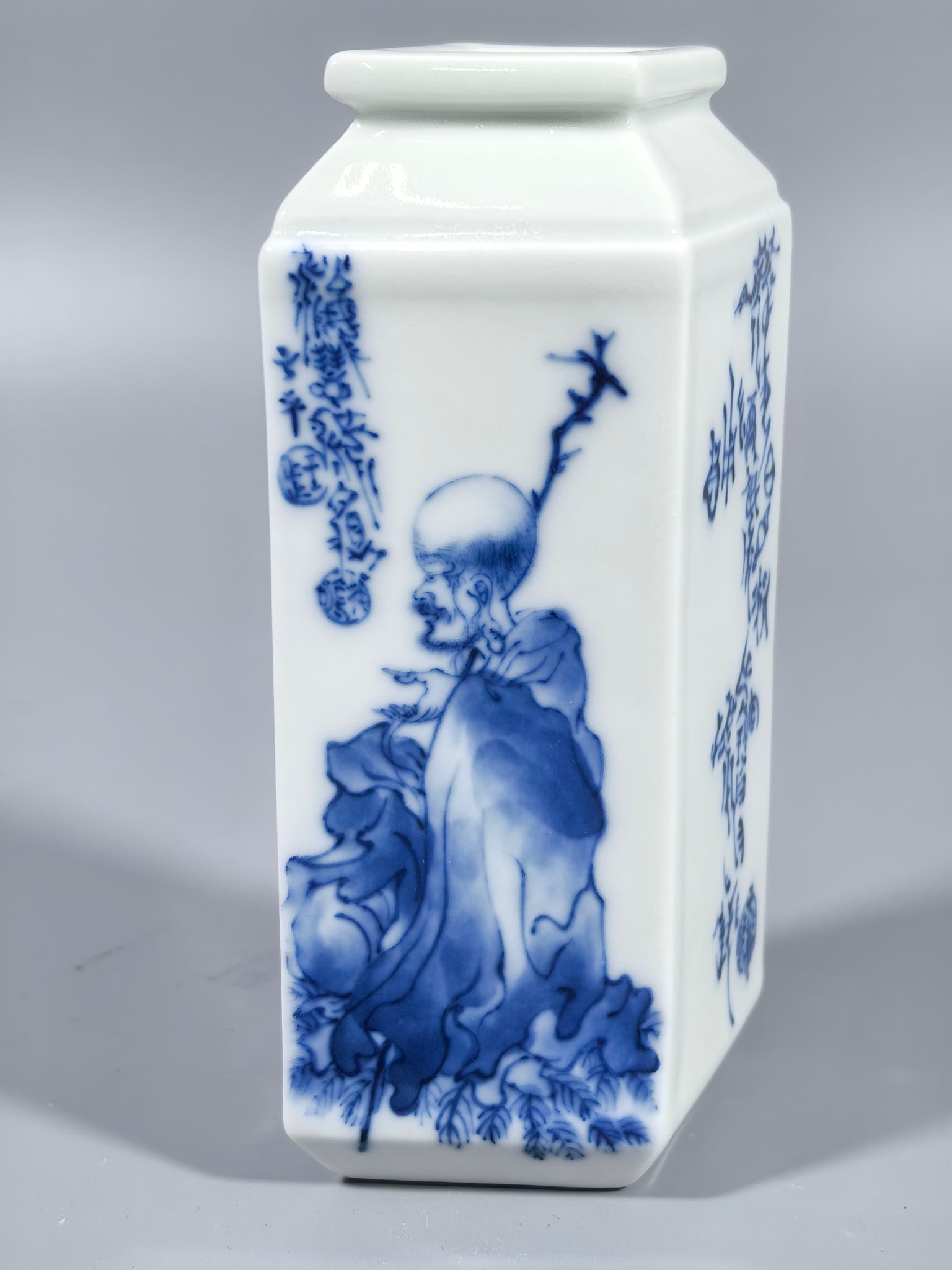 A Exquisite Blue and White Arhat Pattern Vase - 5