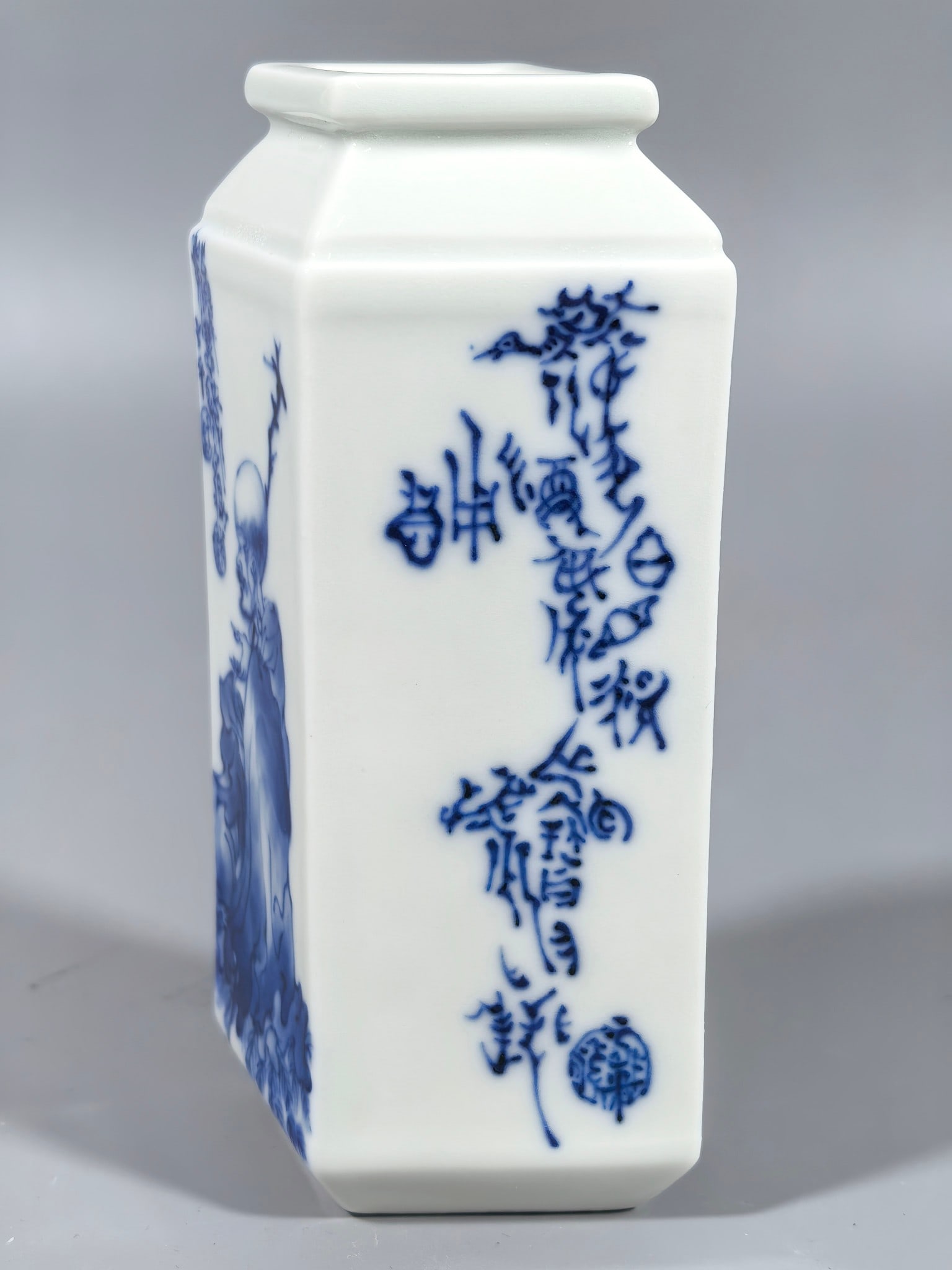 A Exquisite Blue and White Arhat Pattern Vase - 6