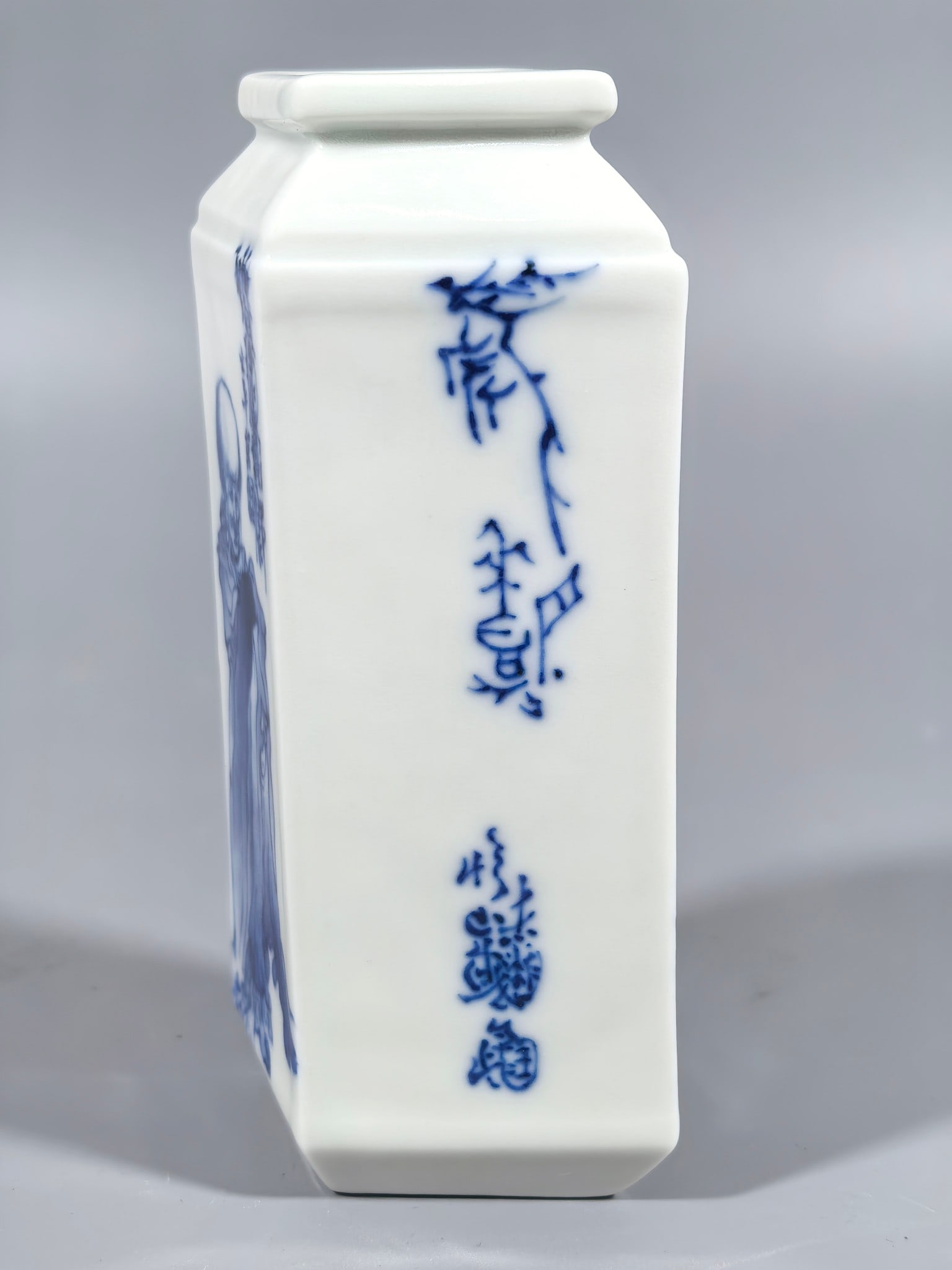 A Exquisite Blue and White Arhat Pattern Vase - 7